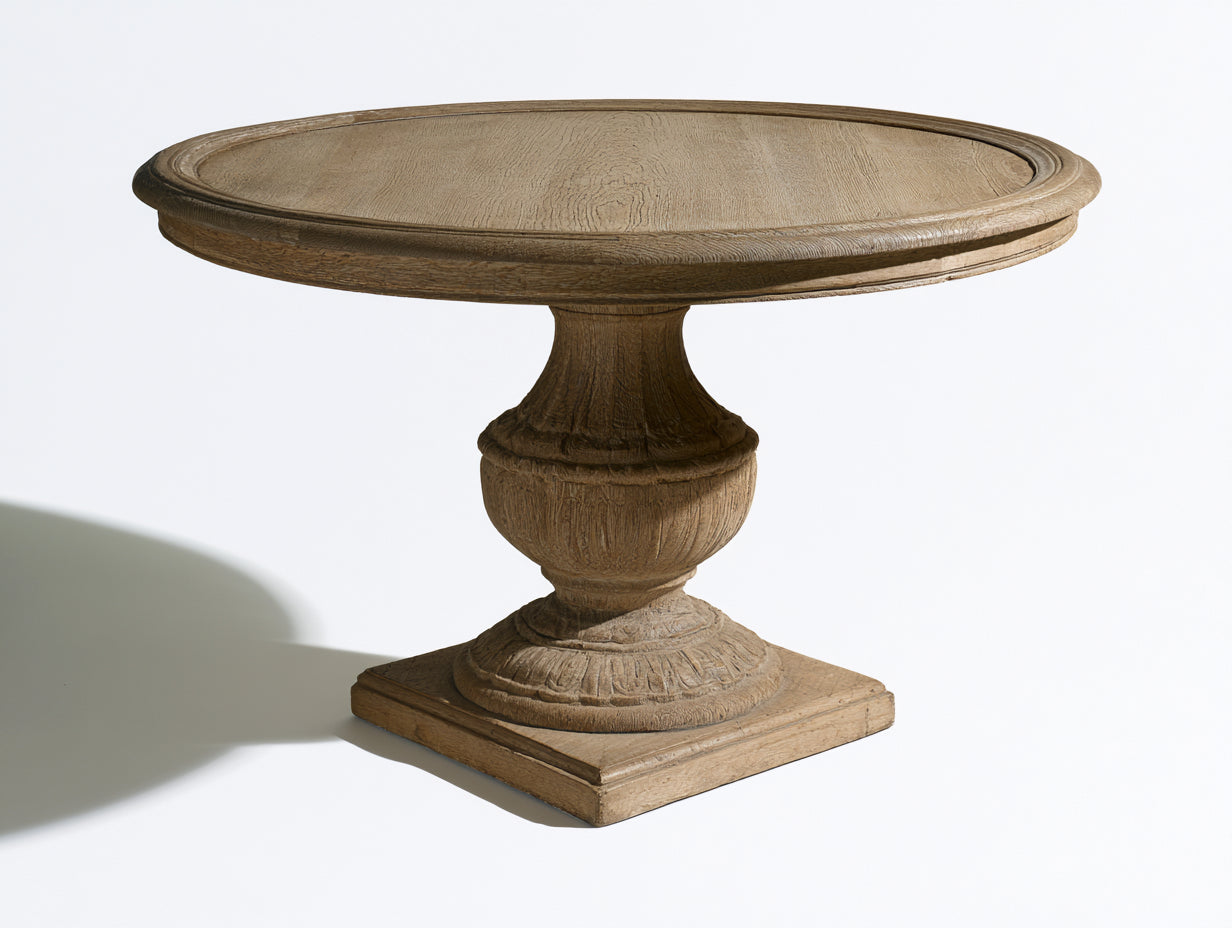 Gartentisch aus Holz 130 x 130 x 76 cm - Naturbraun - Runder Esstisch mit verziertem Säulenfuß im rustikalen Landhausstil